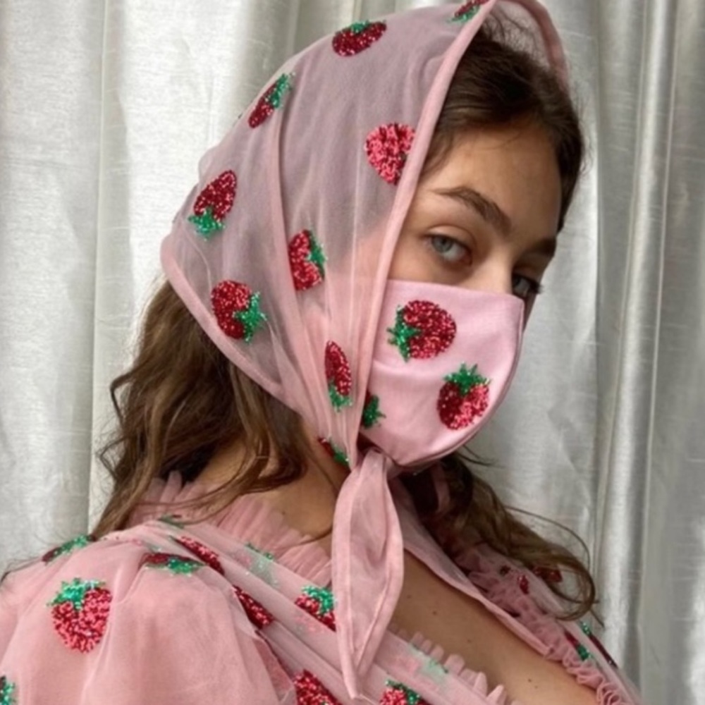COPY - Brand New Strawberry Face Mask Lirika Matoshi ✨🍓 - Picture 4 of 6